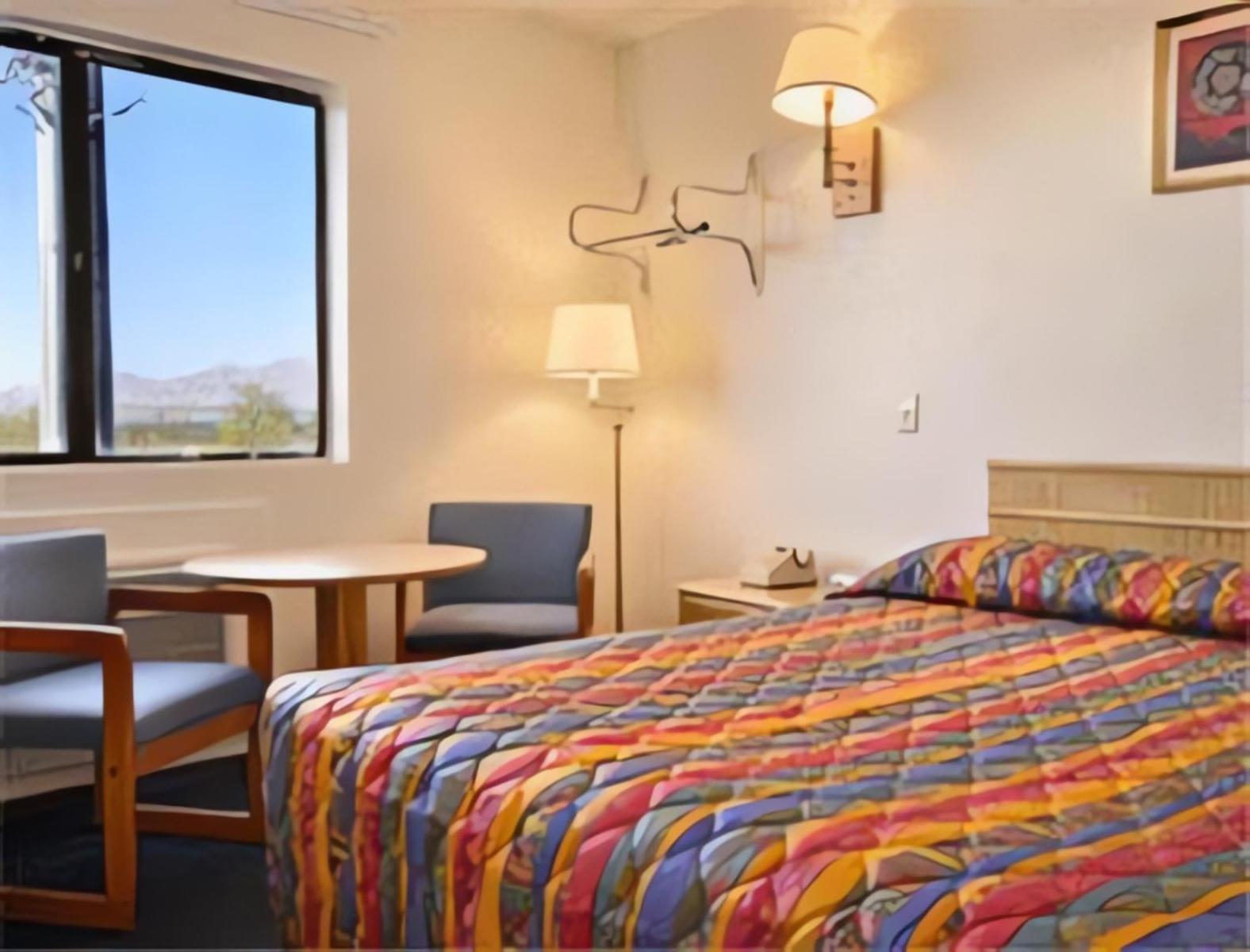 Super 8 By Wyndham Lake Havasu City Exteriör bild